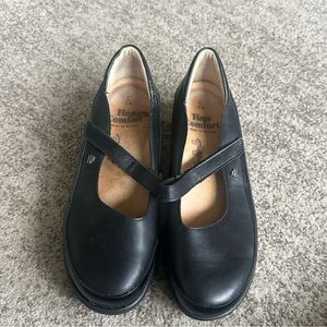 Finn Comfort Women’s Mary Jane Leather Shoe 7.5
